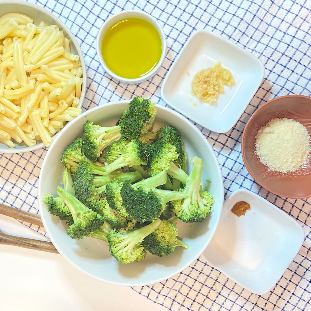 Spread of measured pasta and broccoli ingredients