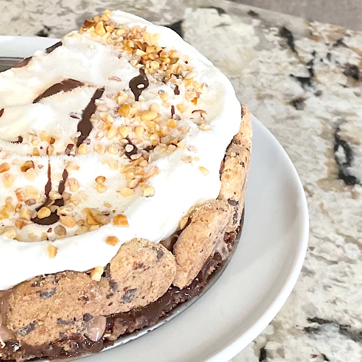 ice cream cake with chocolate chip cookie crust