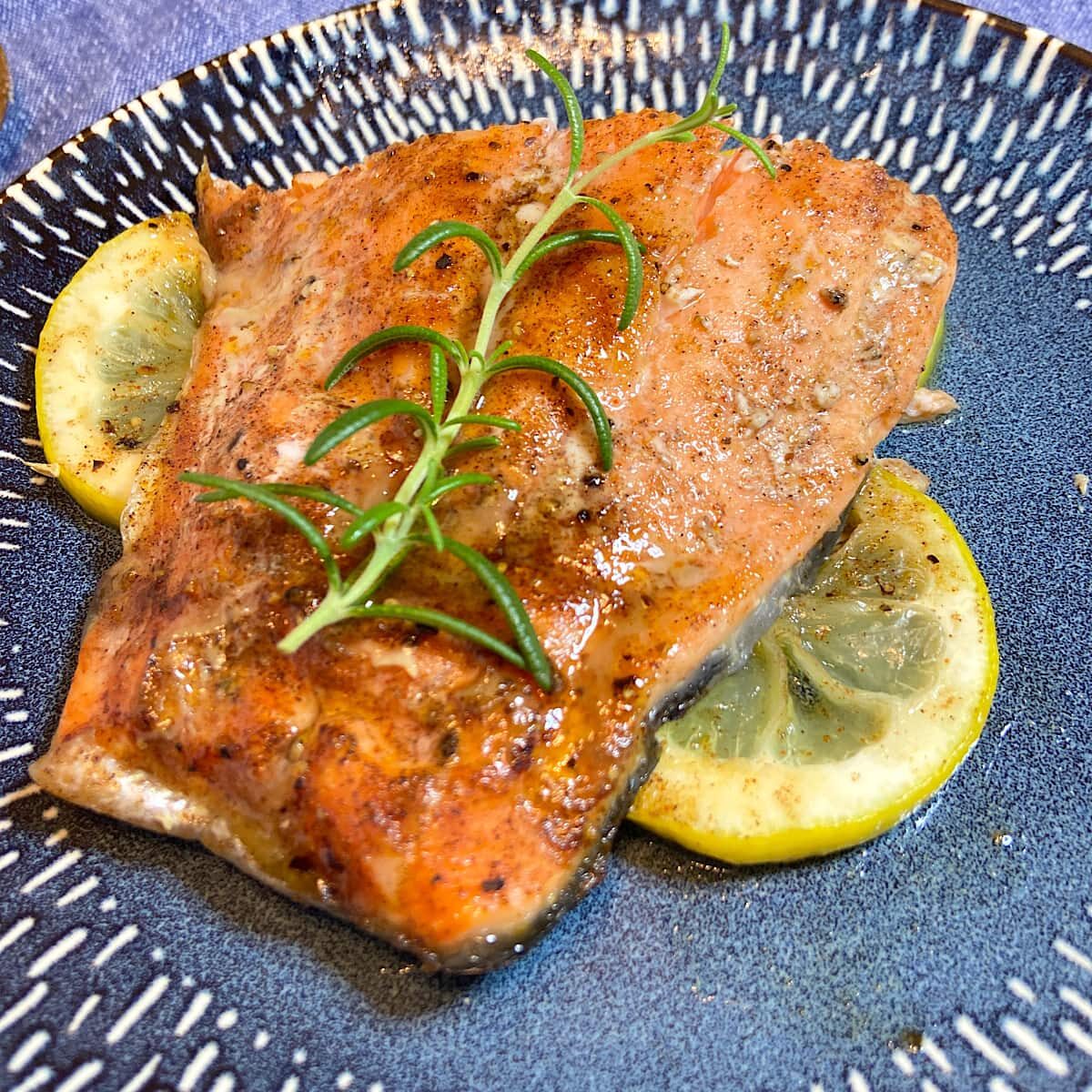 cooked salmon on with lemon on plate