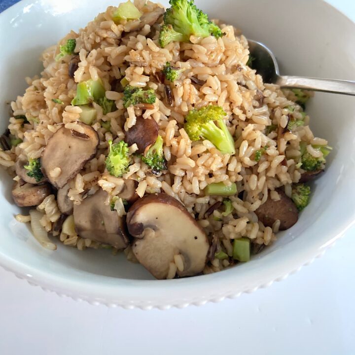 Brown Rice with Broccoli and Mushrooms - Fit As A Fiddle Life