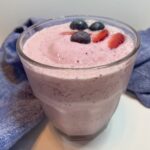 Strawberry blueberry greek yogurt smoothie