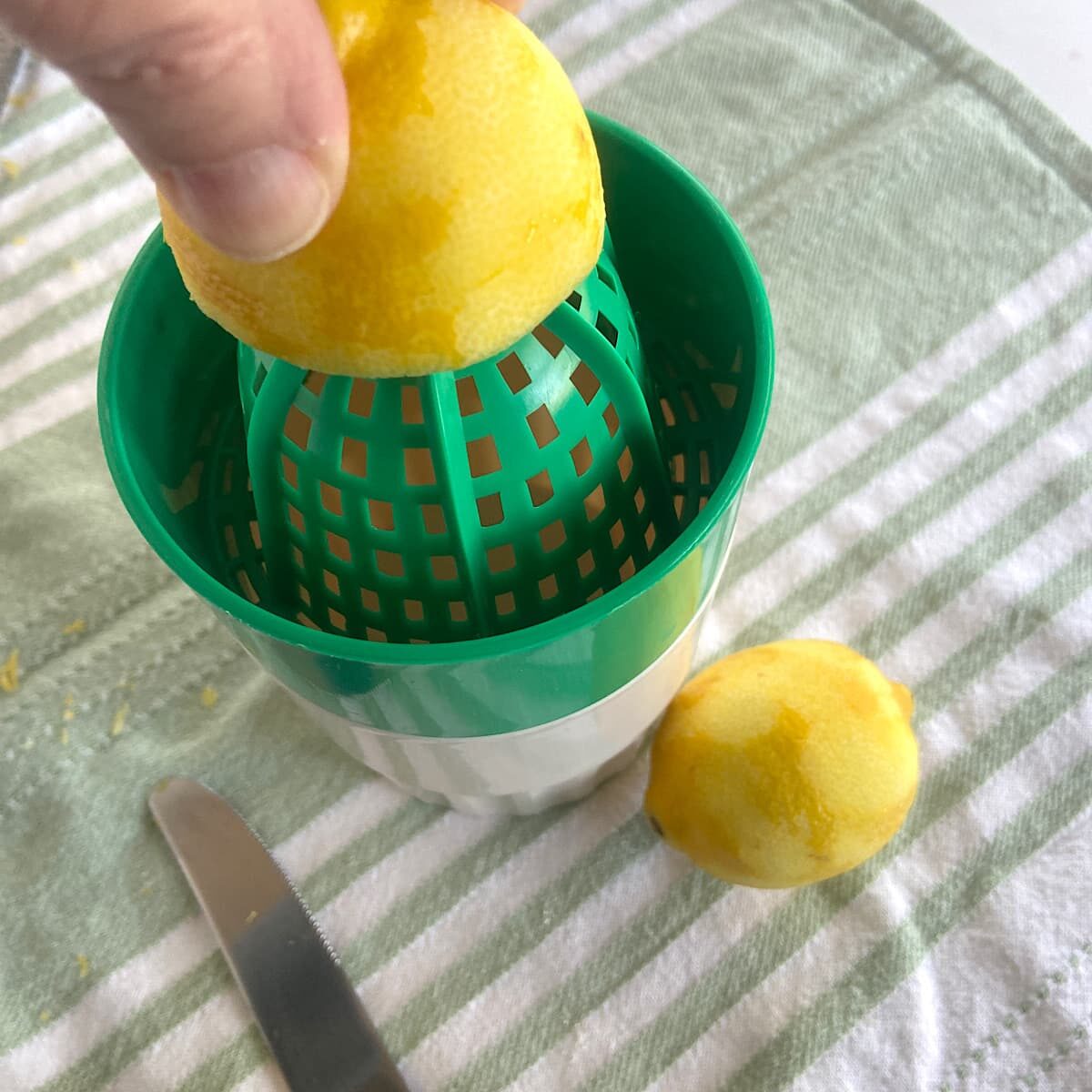 squeeze lemons for juice