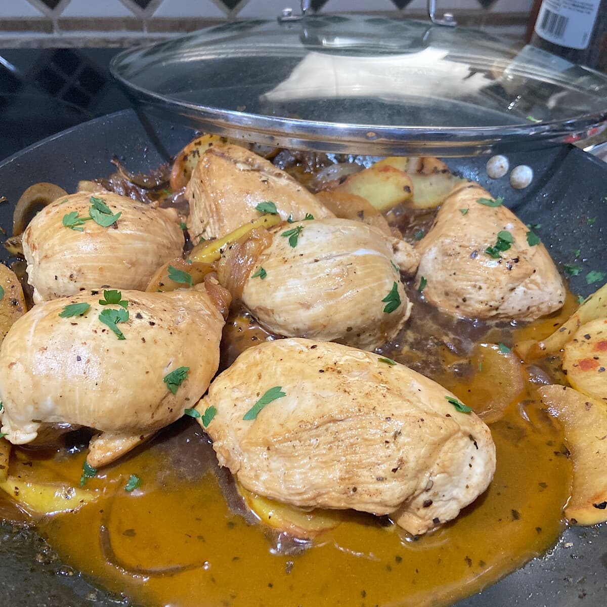 chicken in pan with parsley.