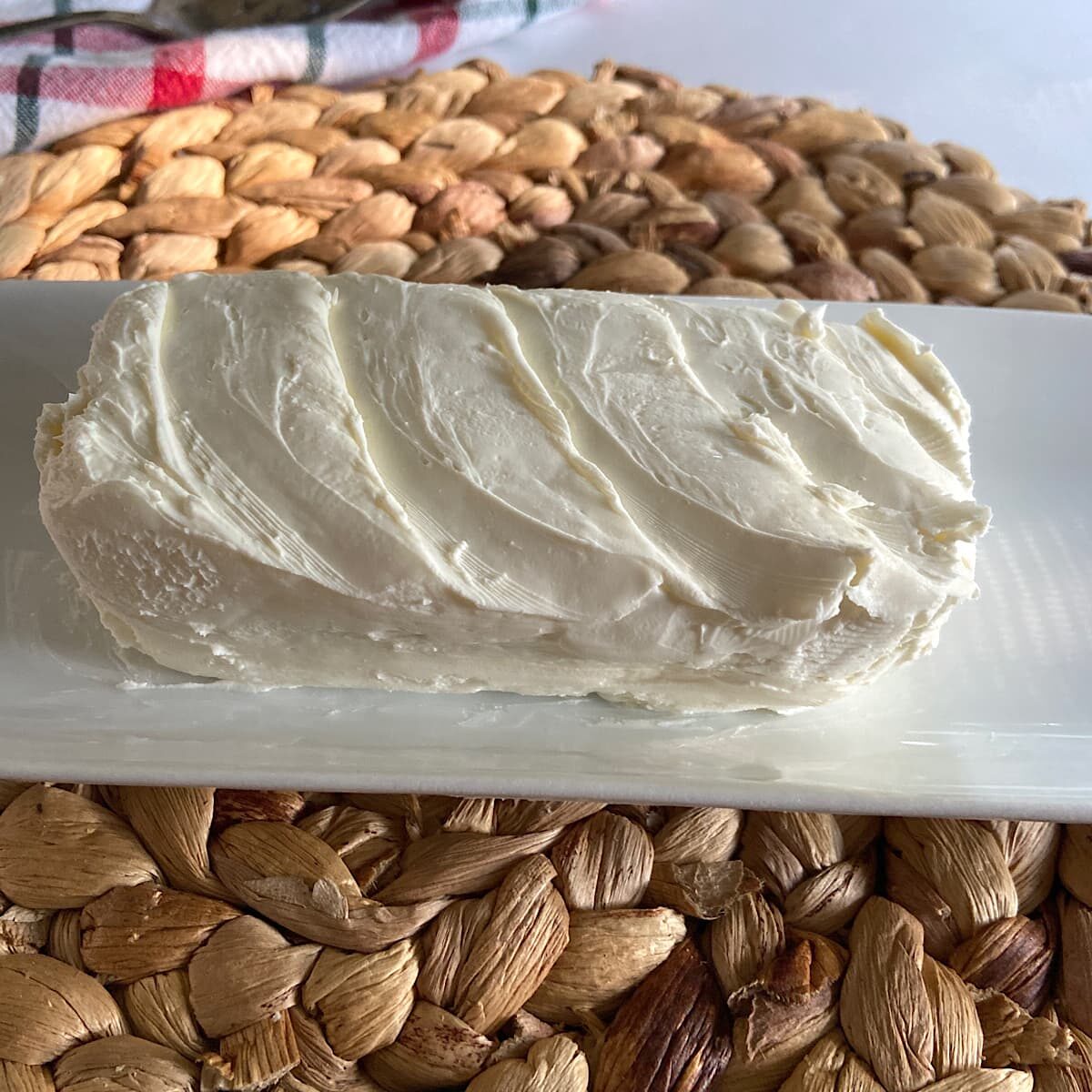 picture of cream cheese log on tray